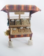 Puesto tenderete herbolario. Medidas: 16x28cm.