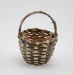 Cesta de mimbre. Medidas: 5x4cm.