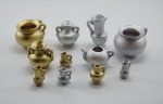 Juego 6 piezas cerámica de color oro y plata. Medidas: 3 a 3,5cm.