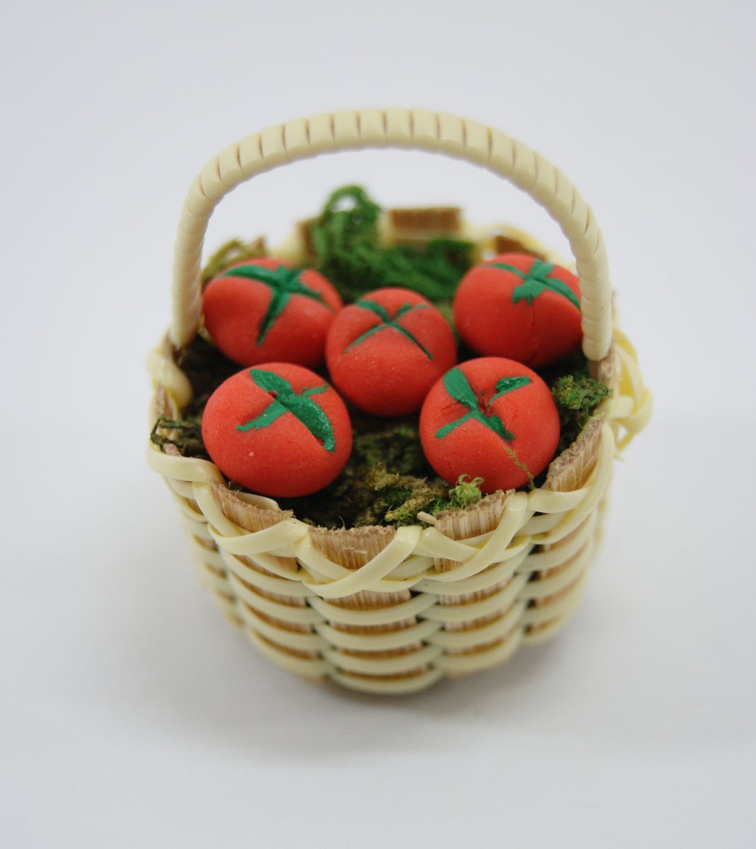 Cesta con tomates. Medidas: 5x4cm. Cesta con tomates. Medidas: 5x4cm.