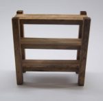 Estantería tres estantes madera. Medidas: 11x11cm.
