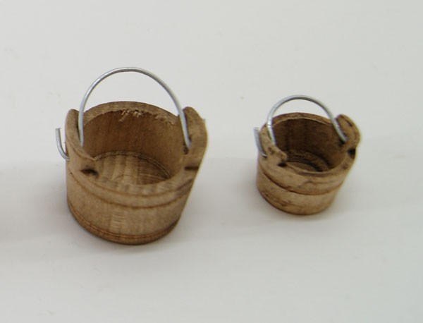 Cubo de madera grande. Medidas: 3,5cm. Cubo de madera grande. Medidas: 3,5cm.