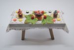Mesa tarta de naranja y helados. Medidas: 12x5x5cm.