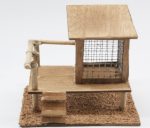 Gallinero grande de madera con escalera y valla. Medidas: 16x22cm.
