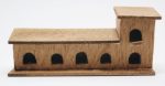 Palomar de madera alargado 6 aperturas. Medidas: 15,5x6x5cm.