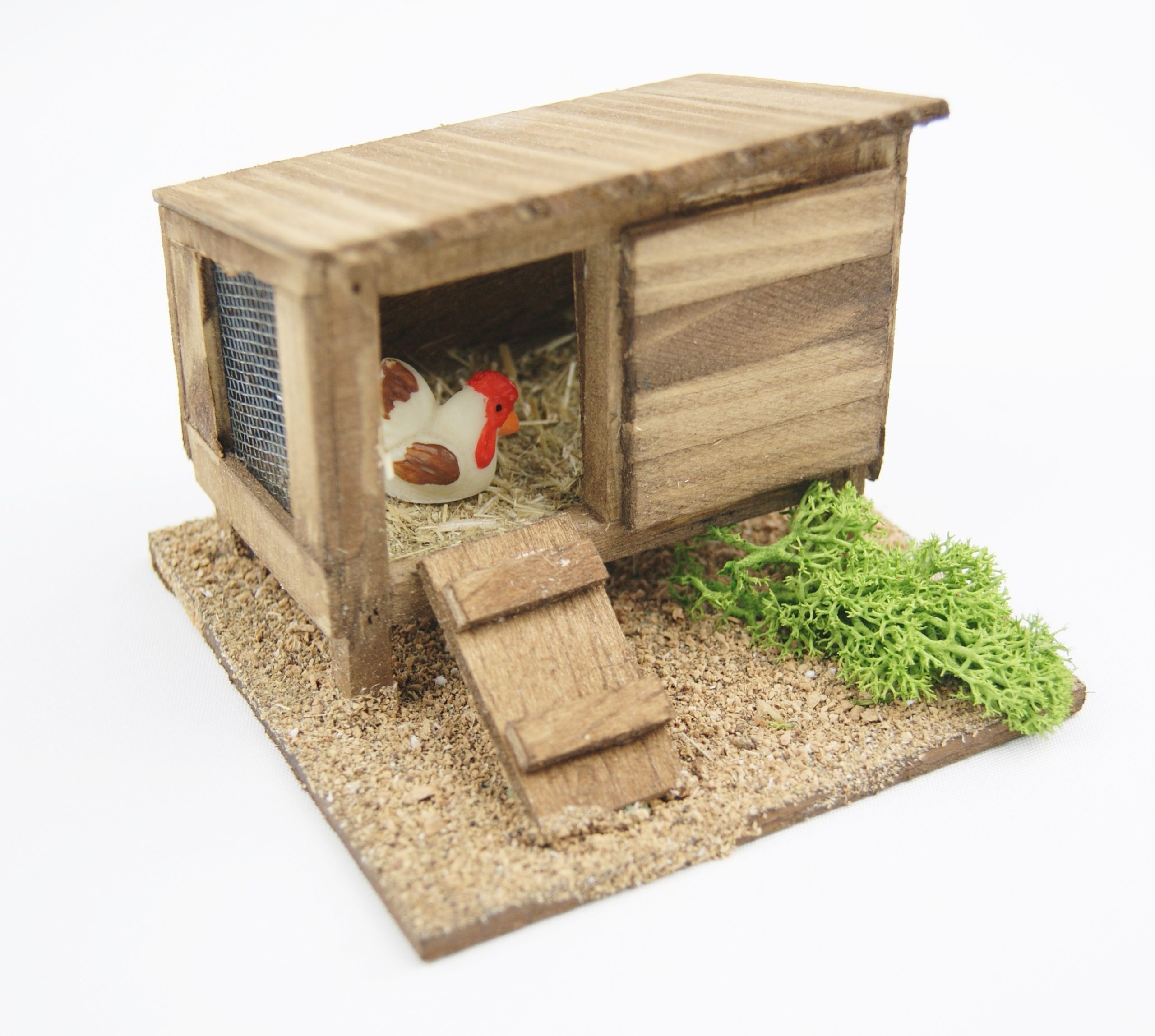 Gallinero de madera con ventanal y rampa. Medidas: 10x9x8cm altura. Gallinero de madera con ventanal y rampa. Medidas: 10x9x8cm altura.
