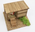 Gallinero de madera con ventanal y rampa. Medidas: 10x9x8cm altura.